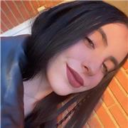 Chica Universitaria da clases de apoyo para alumnos de primaria o eso